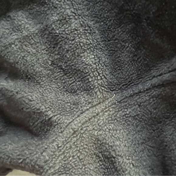 COLUMBIA KIDS BLACK ZIP UP FLEECE.:.WORN 1x..kids grow WAY TOO FAST!
SIZE 3T 🐰 - Picture 10 of 11